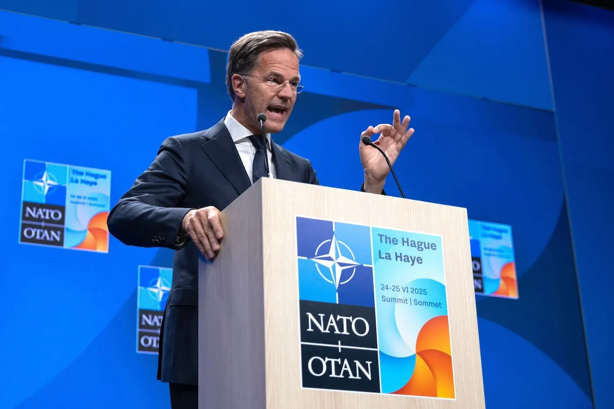 Генеральний секретар НАТО Марк Рютте проводить прес-конференцію на Всесвітньому форумі 23 червня в Гаазі, Нідерланди, напередодні саміту НАТО, який відбудеться там 24-25 червня